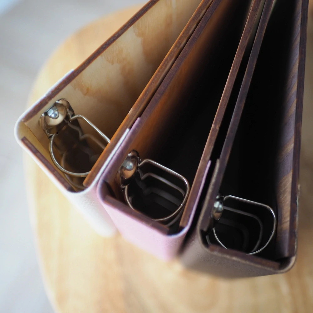 Dřevěný šanon - skořicový