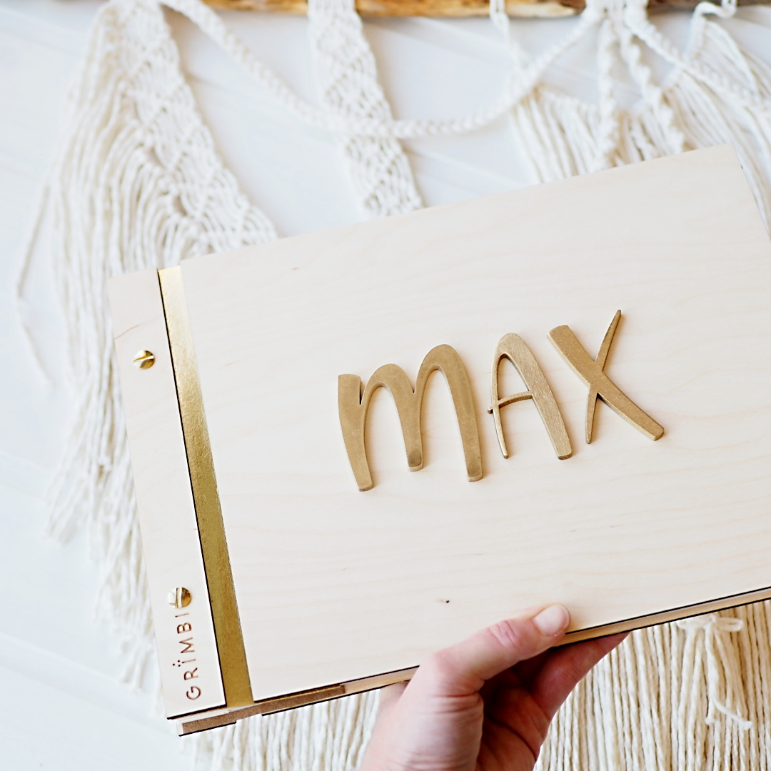 Dřevěné fotoalbum - zlaté 3D jméno
