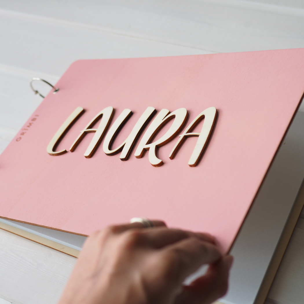 Dřevěný skicák - pastelově růžový