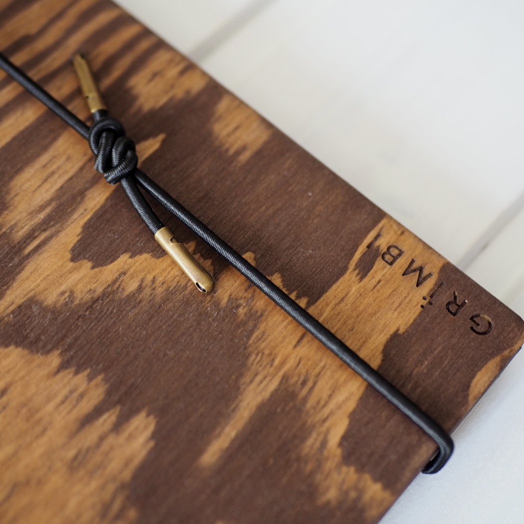 Dřevěný kroužkový skicák - tmavě hnědý