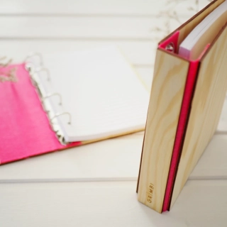 Dřevěný šanon - růžový