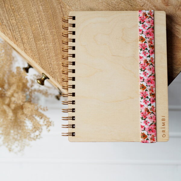dřevěný zápisník