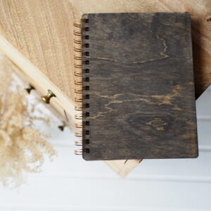 dřevěný zápisník