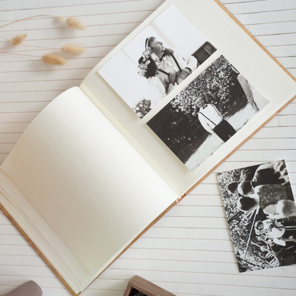 Ručně šité dřevěné fotoalbum z břízy s koženým hřbetem